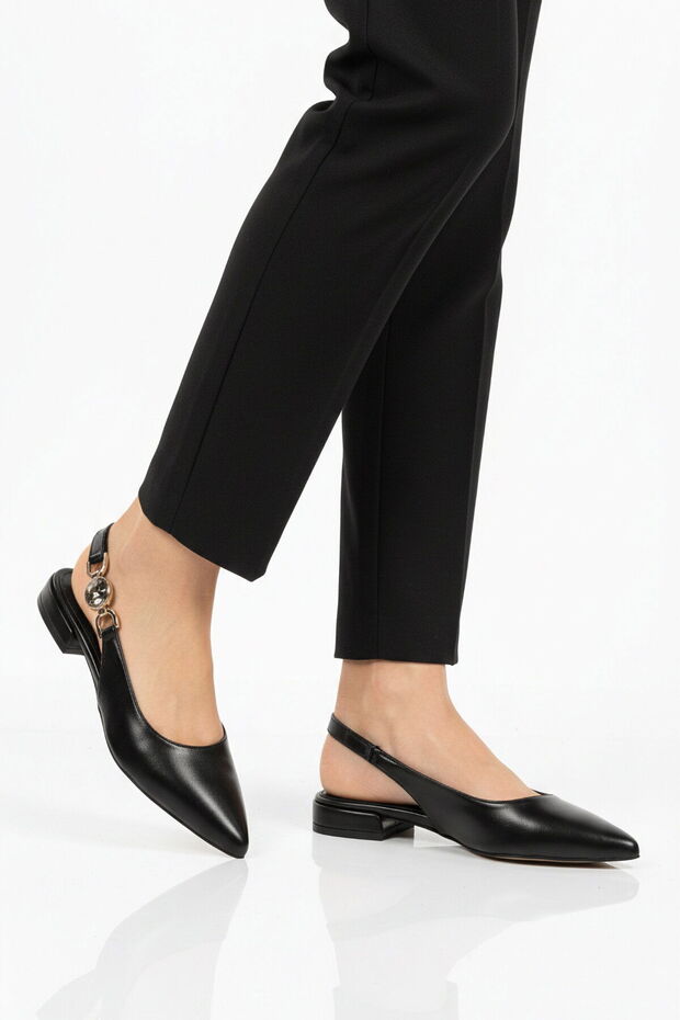 Black women's flat shoes