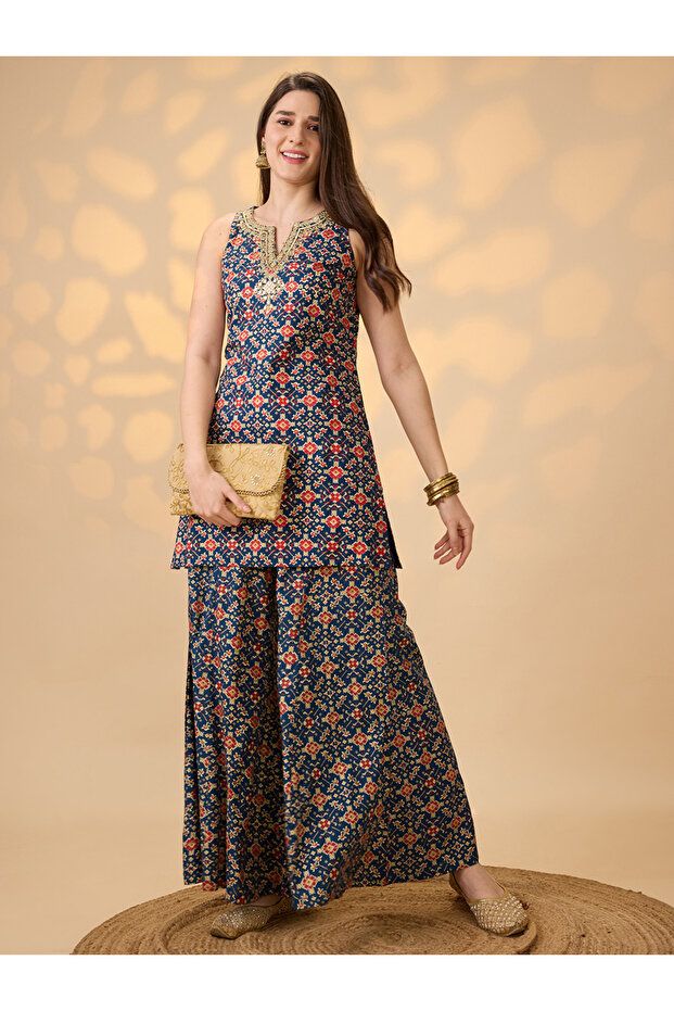Women Navy Blue Embroidered Kurti with Palazzos Co-Ords
