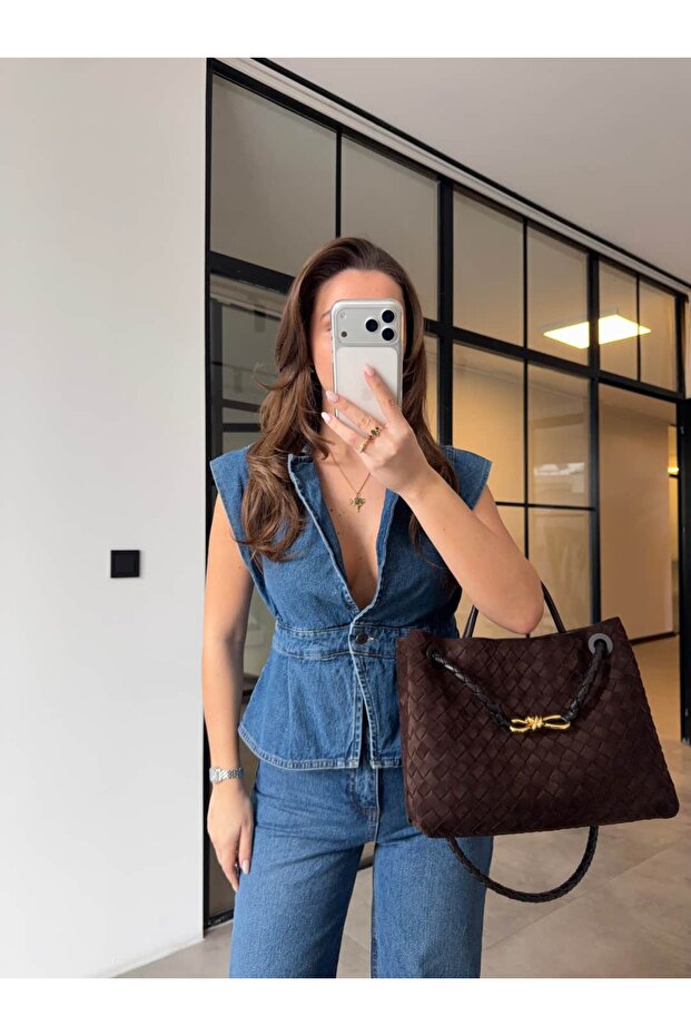 Denim Vest with Wide Shoulders and Waist Fitting