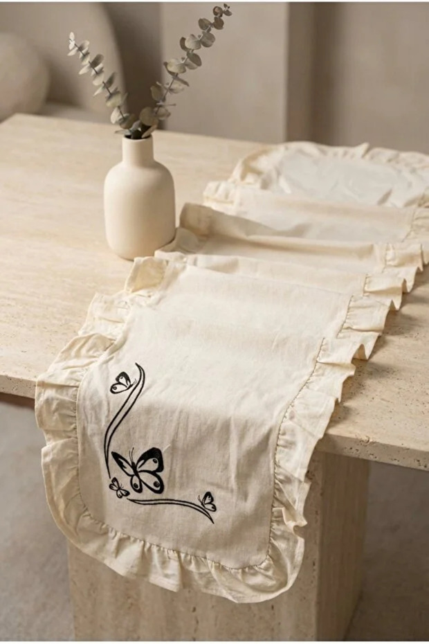مفرش طاولة مزين بالكشكشة مع تطريز 40×120 سم - غطاء طاولة وكونسول أنيق للزينة
