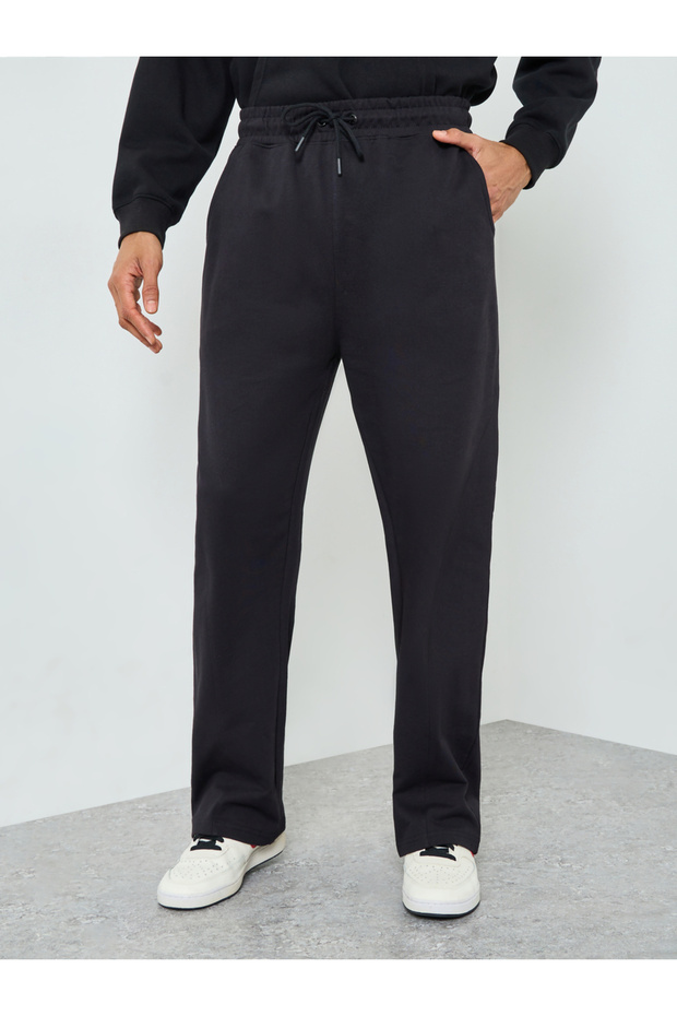 Men Black Solid Drawstring Joggers - 1