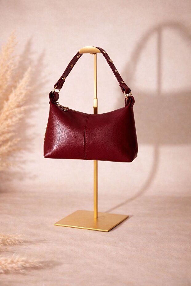 Şik Leather Ç Bag with Gold Details