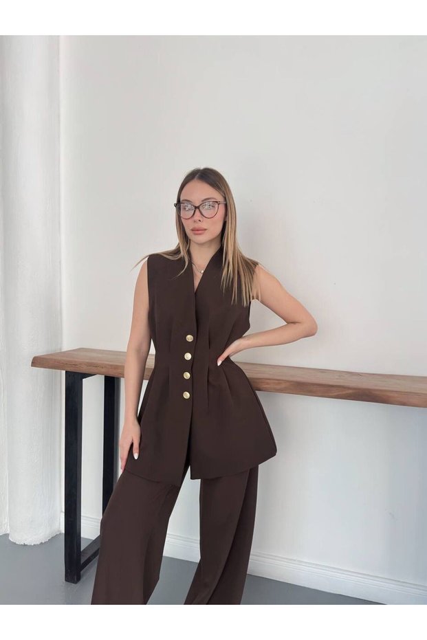 Gold Button Waist-Fitted Detail Brown Vest and Double Fabric Double Suit with Trousers