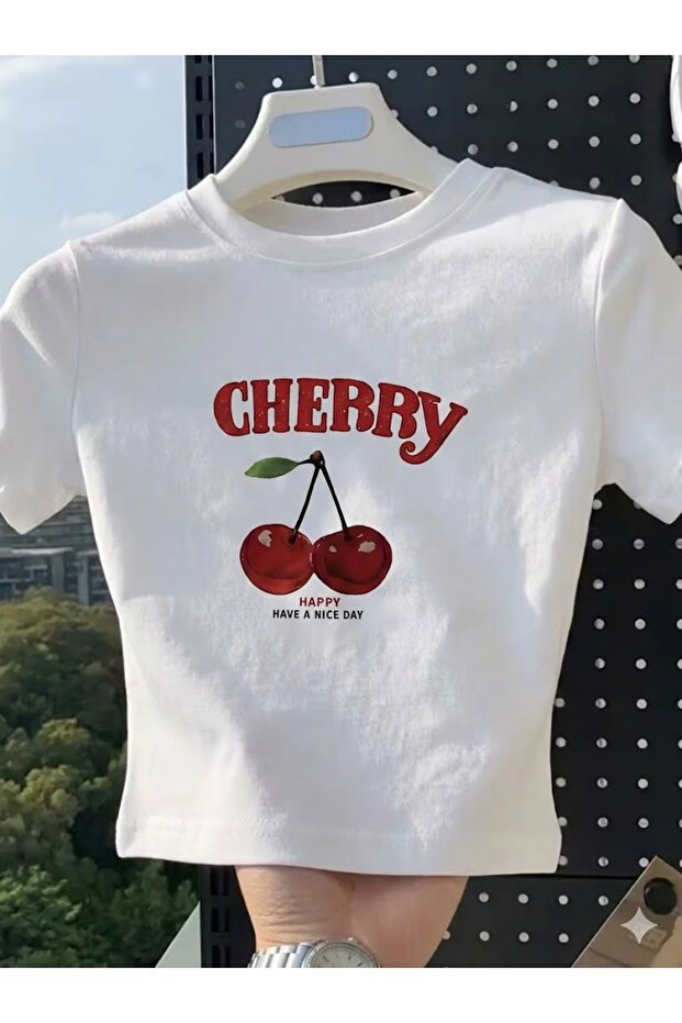 تي شيرت نسائي قصير مطبوع عليه الكرز