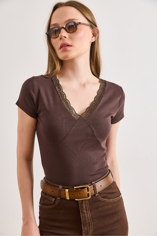 Women's Brown Cotton Seam Detail Lace Collar Cropped T-Shirt Tsh-19000946