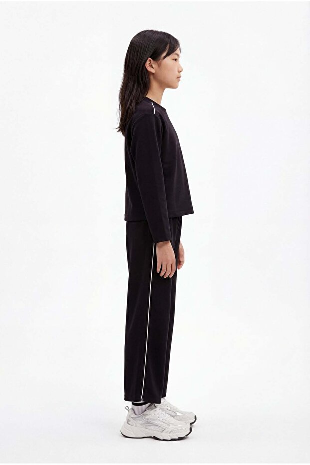 Girl's Basic Sweatshirt - 4