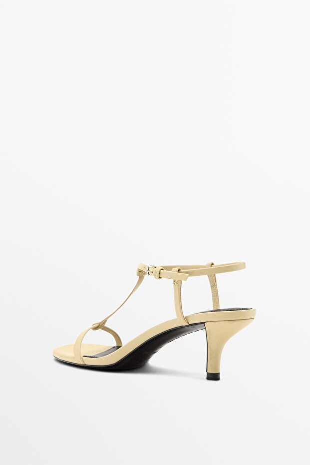 Bantlı orta boy topuklu sandalet - 4