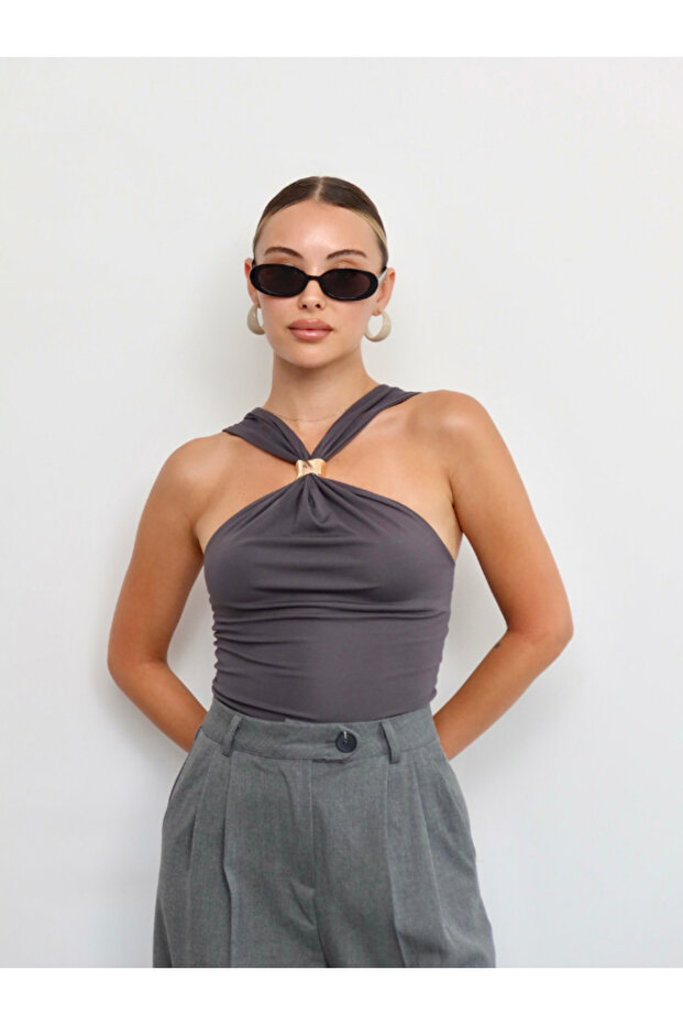 بلوزة مزينة بالذهب - 2