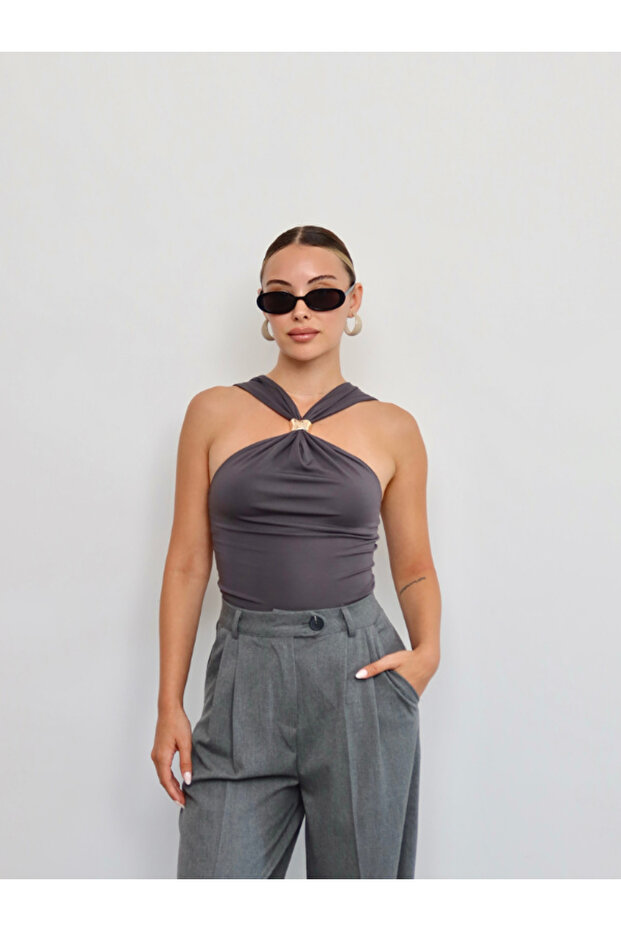 بلوزة مزينة بالذهب - 1