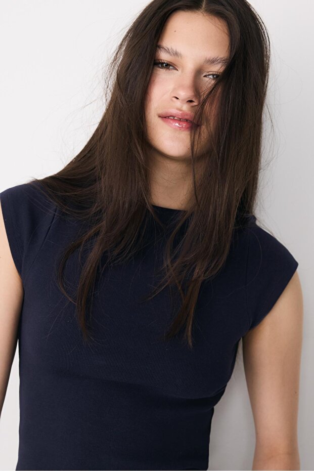 Basic geniş yaka tişört - 4