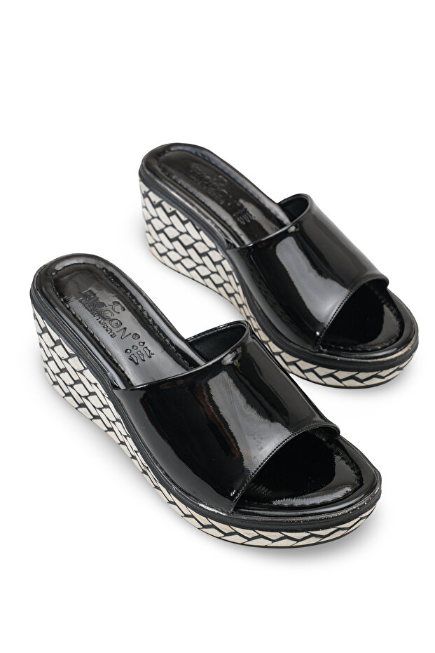 Phoebe Amara Women's Heeled Slippers 00122110 Black Patent Leather