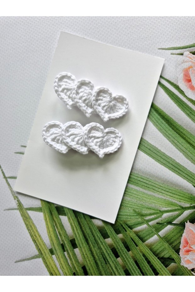 Elegant Hand-Knitted Triple Heart Detailed 2-Piece Clip Buckle Set