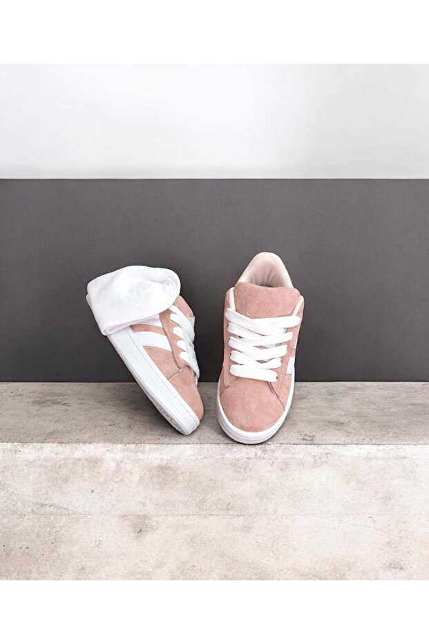 Sneakers Alfa (Socks Are a Gift)