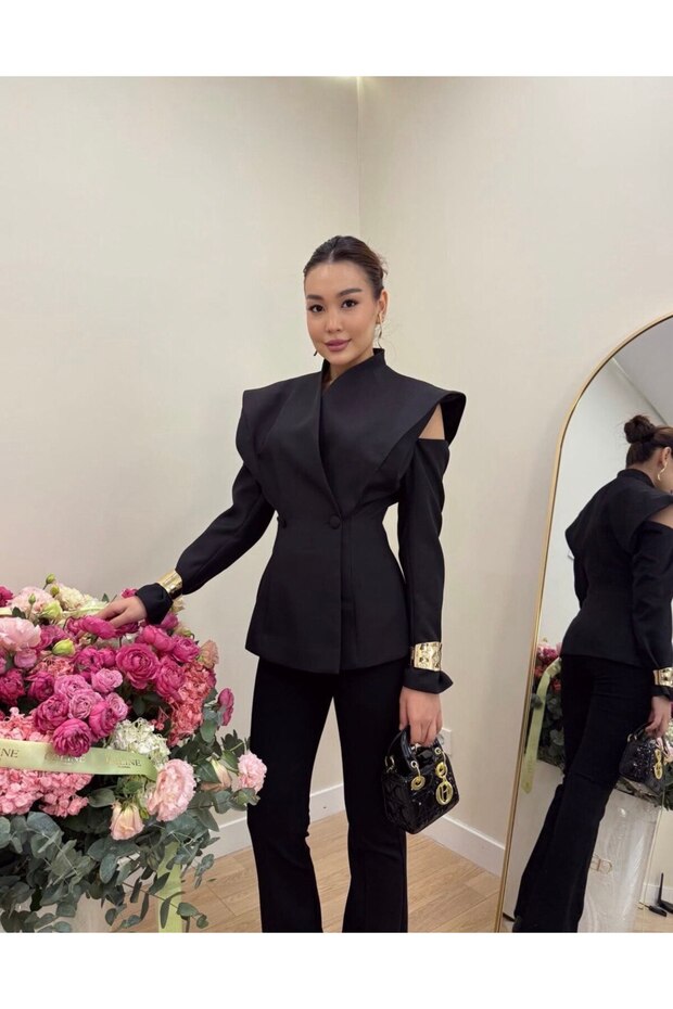 Mi̇ss Neşem Women's Two-Button High Collar Om Off-Shoulder It Stylish Jacket