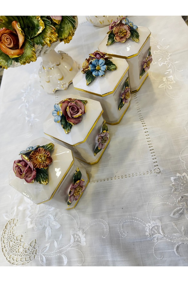 Esterhomedecor Italian Stamped Capodimonte 4-Piece Spice Rack Is a Delicate Product. ❗️