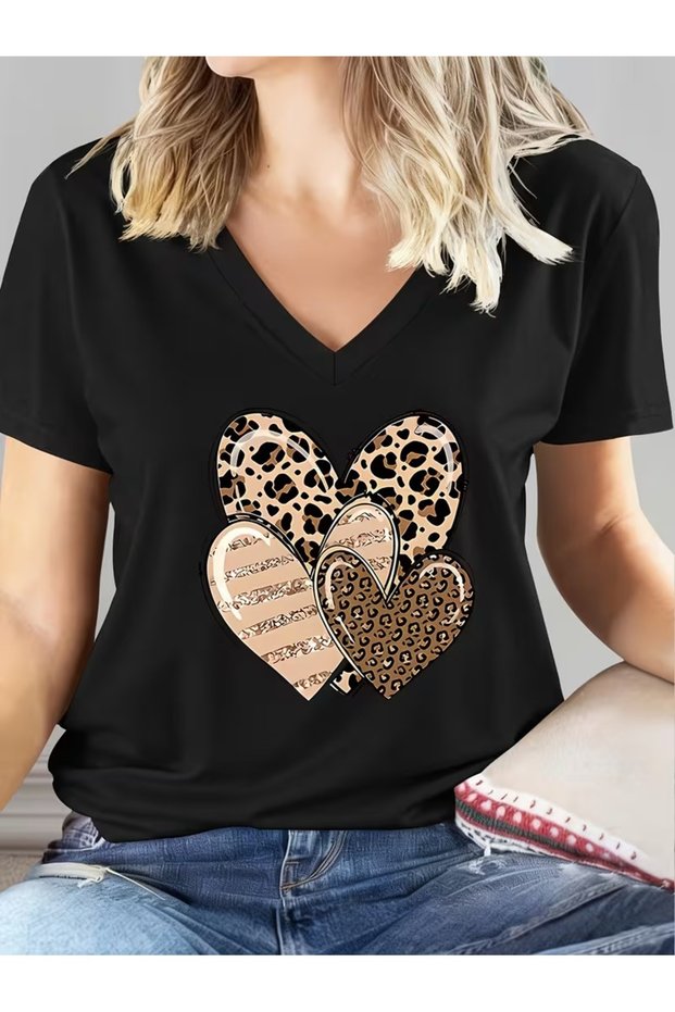 Women's V-Neck Heart Printed Black/White T-Shirt Oversized Casual