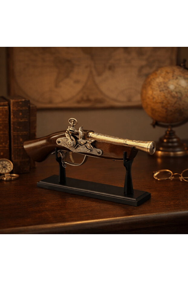 ديكور مسدس قديم Antique Gun Decor
