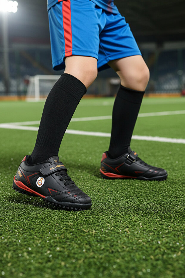 حذاء Astroturf Field للأولاد باللون الأسود