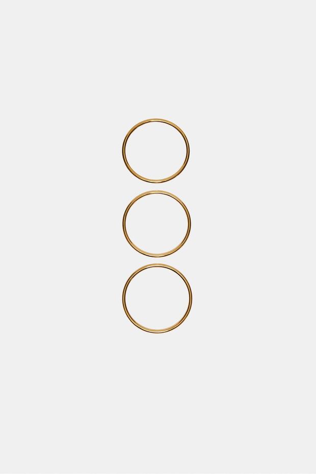 طقم من سوارين مقاومين للماء