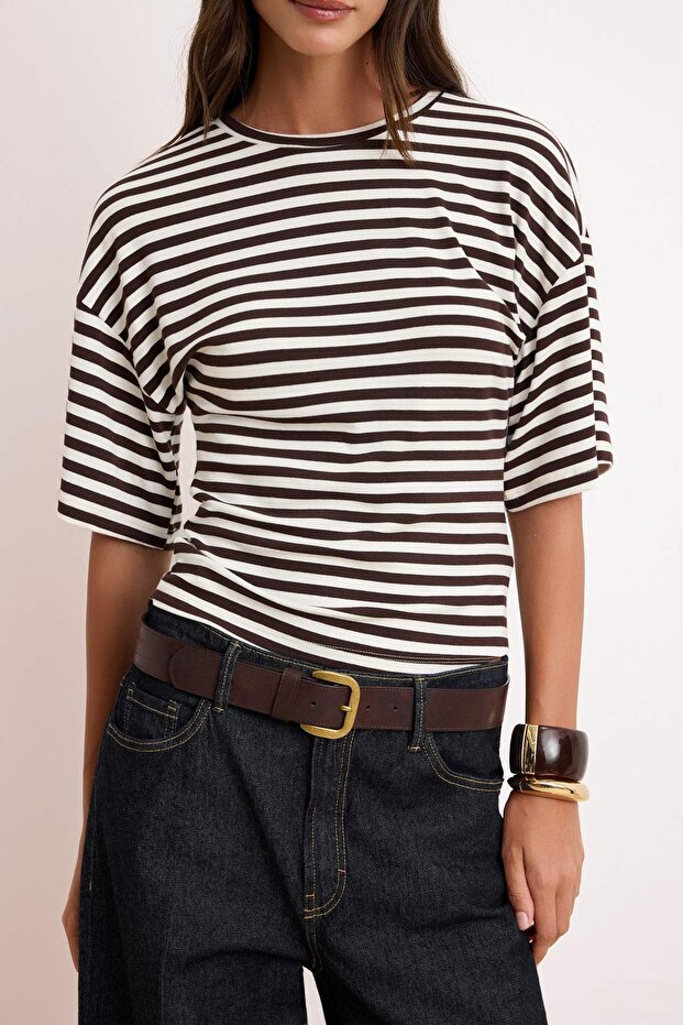 Kahverengi Çizgili Fitted/Bele Oturan Truvakar Yumuşak Örme T-Shirt TWOSS26TS00060 - 3
