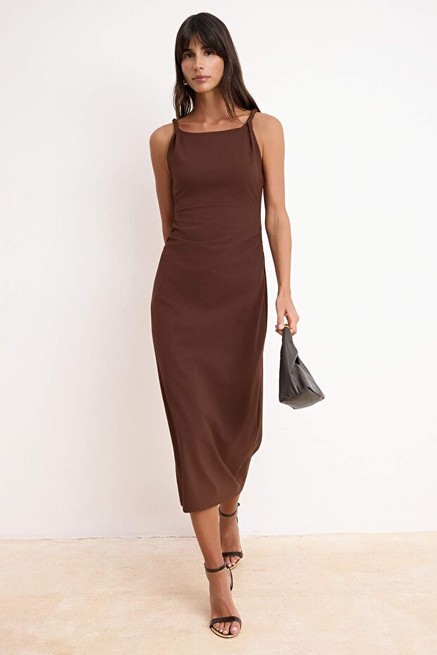 Trendyolmilla  Kahverengi Bodycon Kare Yaka Kolsuz Büzgülü Maxi Paper Touch Örme Elbise TWOSS26EL00155 - Görsel 2