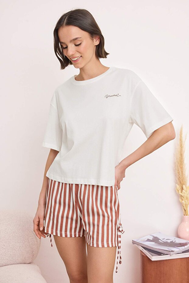 Ekru %100 Pamuklu Çizgili Bağlama Detaylı Şortlu Örme Pijama Takımı THMSS25PT00145 - 2