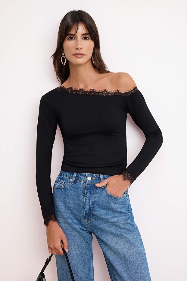 Siyah Fitted/Vücuda Oturan Asimetrik Yaka Uzun Kollu Dantel Detaylı Tül Örme Bluz TWOSS26BZ00662 - 1