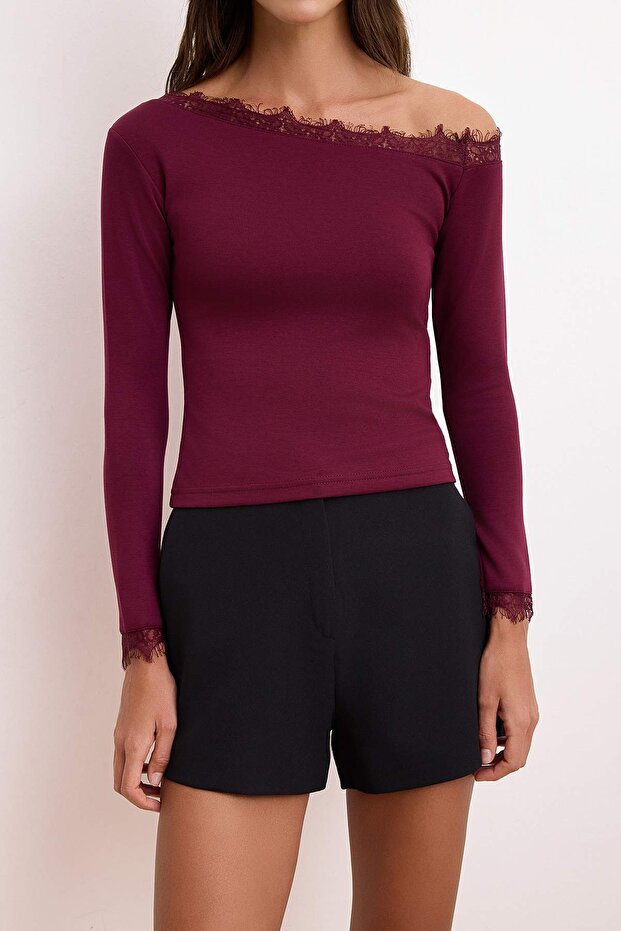 Bordo Fitted/Vücuda Oturan Asimetrik Yaka Uzun Kollu Dantel Detaylı Tül Örme Bluz TWOSS26BZ00662 - 3