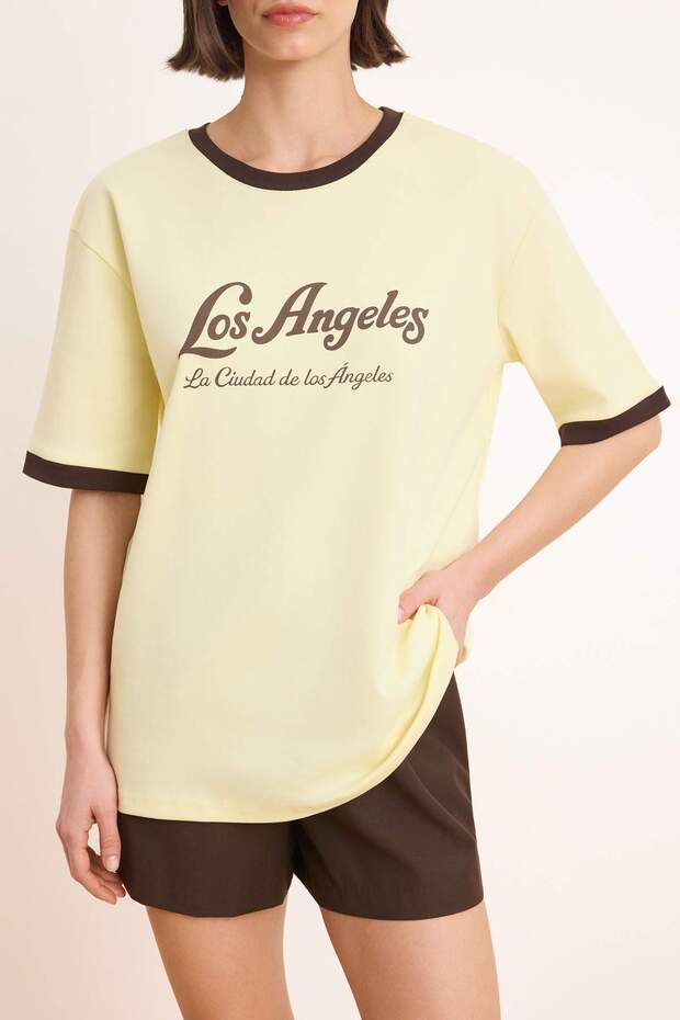 Açık Sarı Slogan Oversize/Geniş Kalıp Düşük Kol Kısa Kollu %100 Pamuk Örme T-Shirt TWOSS26TS00193 - 3