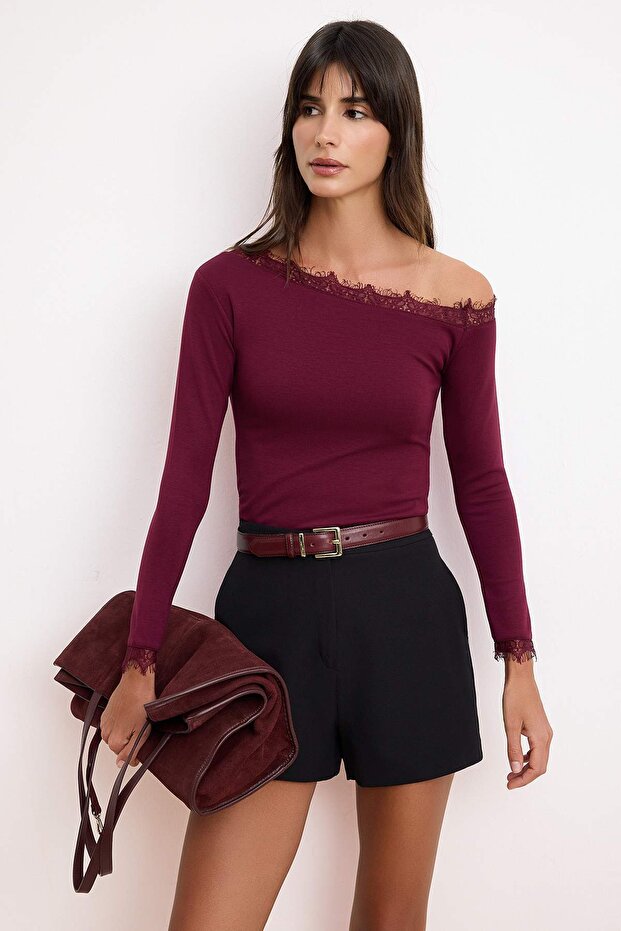 Bordo Fitted/Vücuda Oturan Asimetrik Yaka Uzun Kollu Dantel Detaylı Tül Örme Bluz TWOSS26BZ00662 - 1