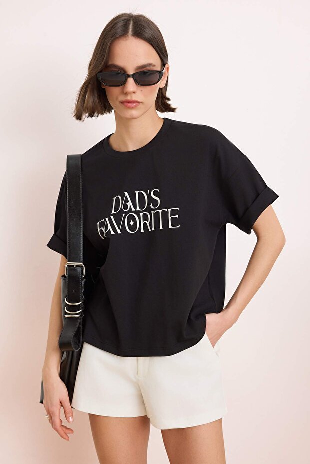 Trendyolmilla  Siyah Slogan Boxy Fit Düşük Kol Kısa Kollu Tok %100 Pamuk Örme T-Shirt TWOSS26TS00081 - Görsel 2