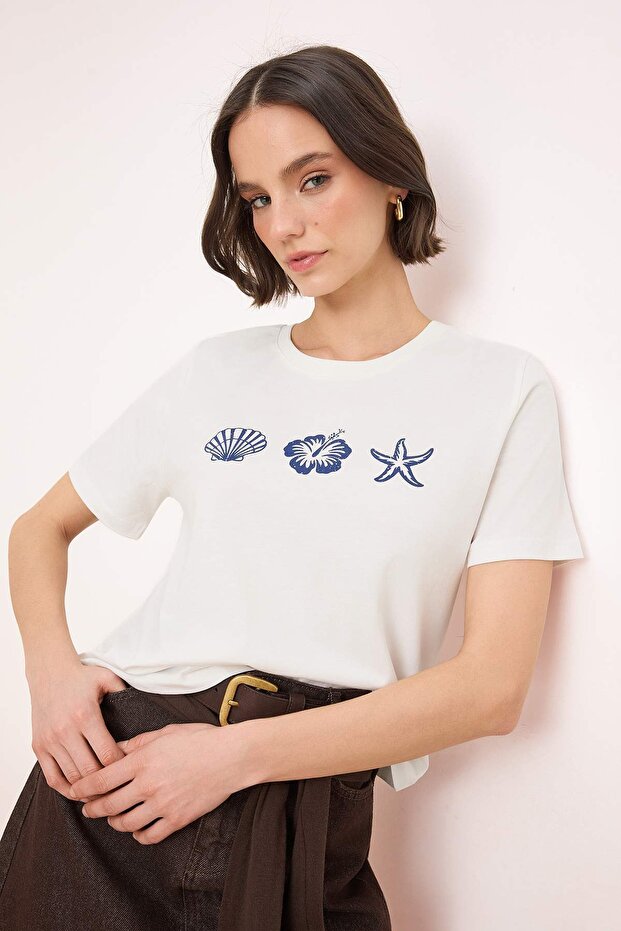 Ekru Baskılı Regular/Normal Kalıp Kısa Kollu %100 Pamuk Örme T-Shirt TWOSS26TS00085 - 2