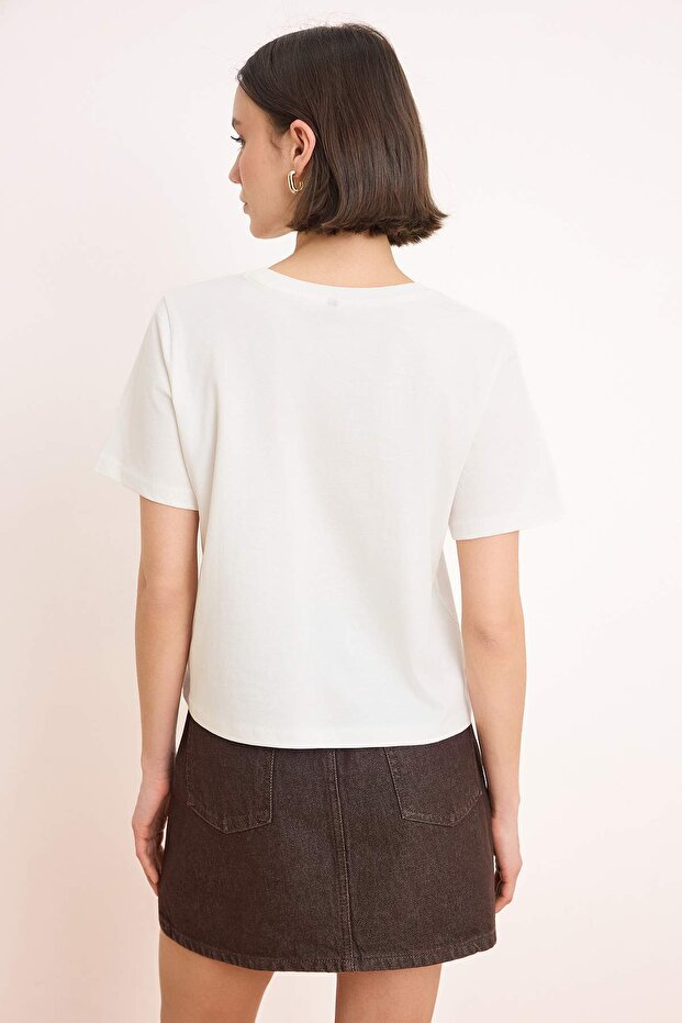 Ekru Baskılı Regular/Normal Kalıp Kısa Kollu %100 Pamuk Örme T-Shirt TWOSS26TS00085 - 4