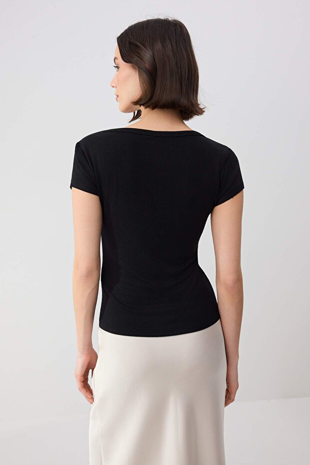 Wardrobe Essentials-Siyah Fitted/Vücuda Oturan Havuz Yaka Ay Kol Yumuşak Örme Bluz TWOSS26BZ00362 - 4