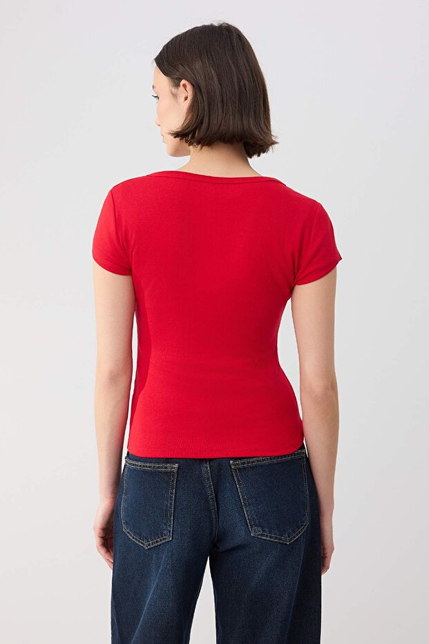 Wardrobe Essentials-Kırmızı Fitted/Vücuda Oturan Havuz Yaka Yumuşak Örme Bluz TWOSS26BZ00362 - 4