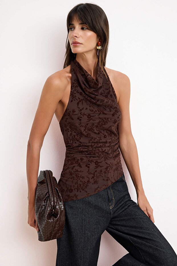Trendyolmilla  Kahverengi Çiçekli Regular/Normal Kalıp Halter Yaka Kolsuz Tül Örme Bluz TWOSS26BZ00640 - Görsel 2