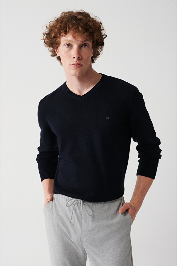 Męski granatowy sweter Basic E005003 - 3