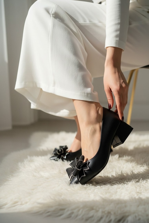 Tiny Black Bow (4 cm) Pointed-Toe Heeled Shoes - 4