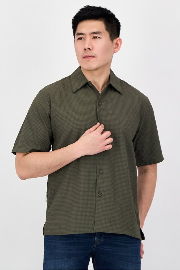 Jeans Men Regular Fit Textured Short Sleeve Casual Shirt, Olive