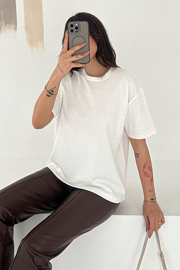 Taş Detaylı Basic Tişört – Minimal Dot - 4