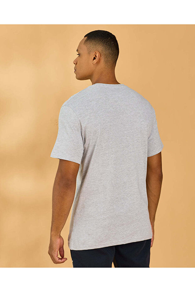 تيشيرت رجالي رمادي برسومات أساسية - 3