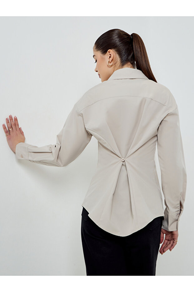 قميص بيج سادة كبير الحجم بثنيات - 1