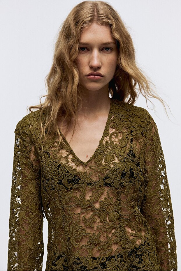 V Yakalı Dantel Bluz - 1