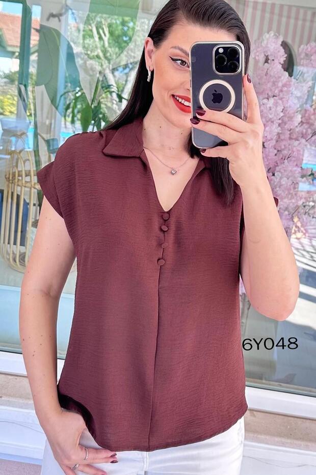 بلوزة إيروبين بأزرار على الرقبة 6y048 - 1