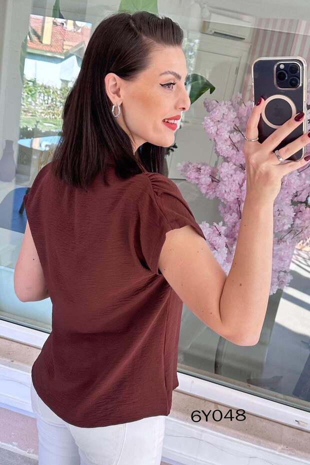 بلوزة إيروبين بأزرار على الرقبة 6y048 - 2