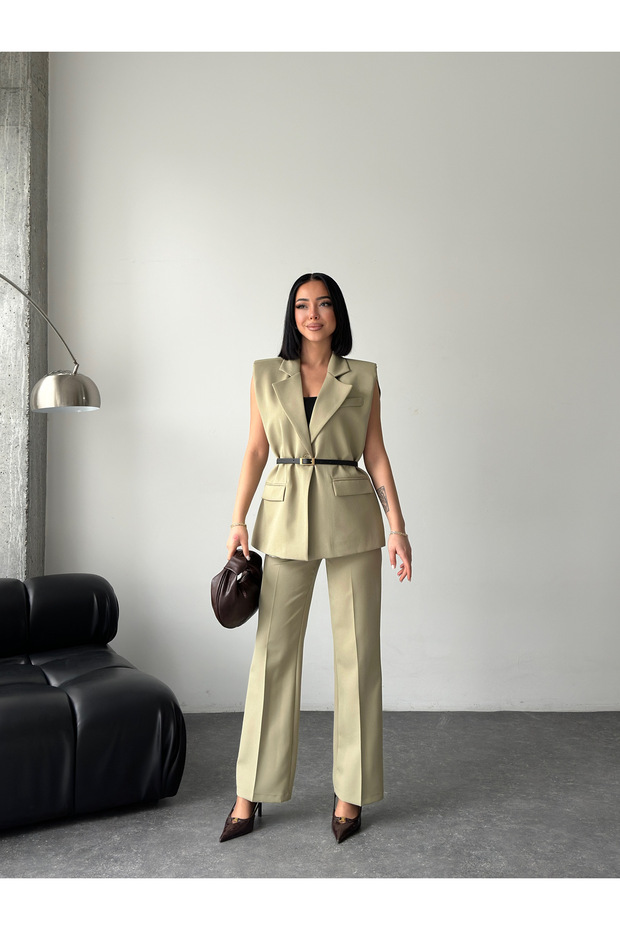 Plus Size Gold Buckle Set Belt in Padded Shoulders Elegant Oversized Vest and Trousers-Green