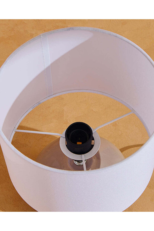 مصباح طاولة من السيراميك البيج - 3