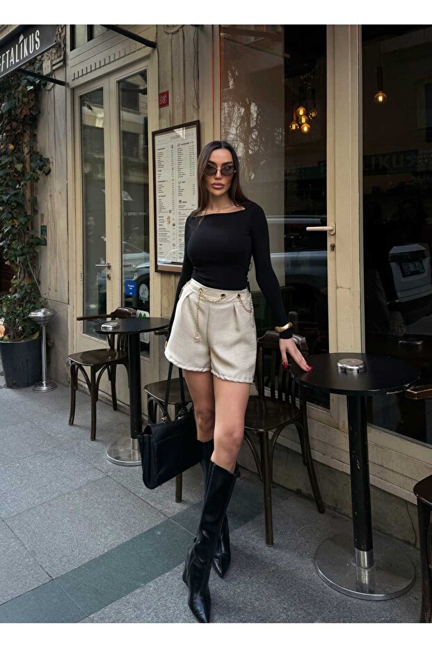 Women's Eyelet Detailed Chain Belt Pack Mini Shorts Beige