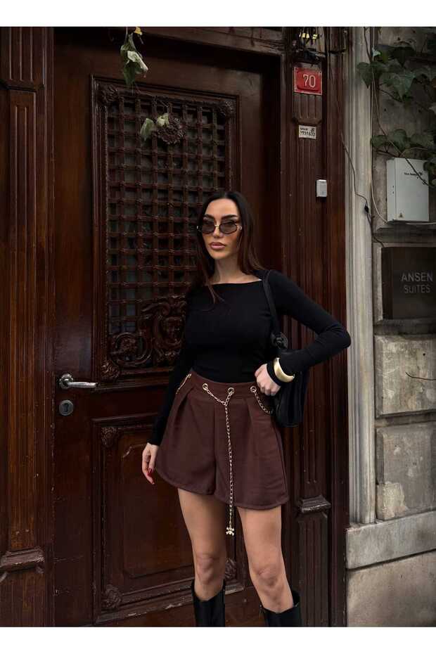 Women's Eyelet Detailed Chain Belt Pack Mini Shorts Brown