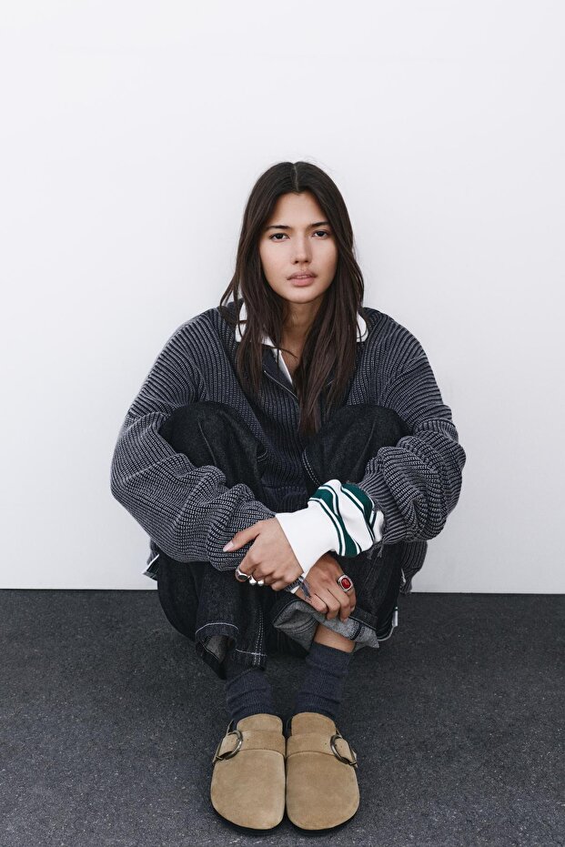 Buckled leather clogs - 7